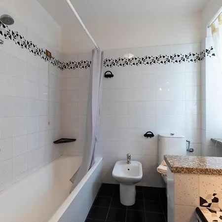 Samuel House-chantal-in Hilly Area - Happy Apartment *